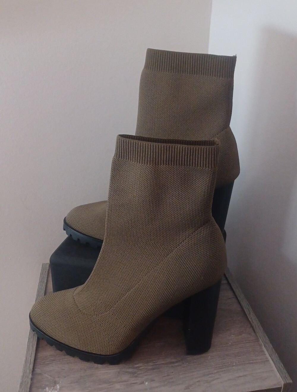 Shoe Dazzle Minetta Block Heel Boots Sz 9